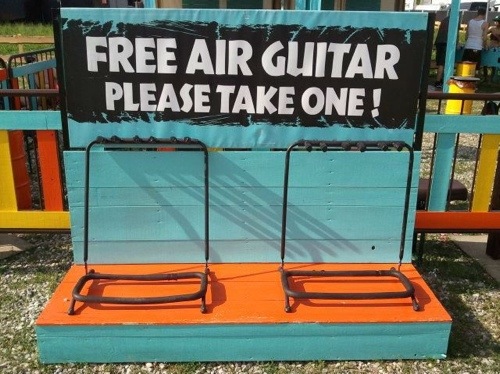 en nog een paar gratis luchtgitaren