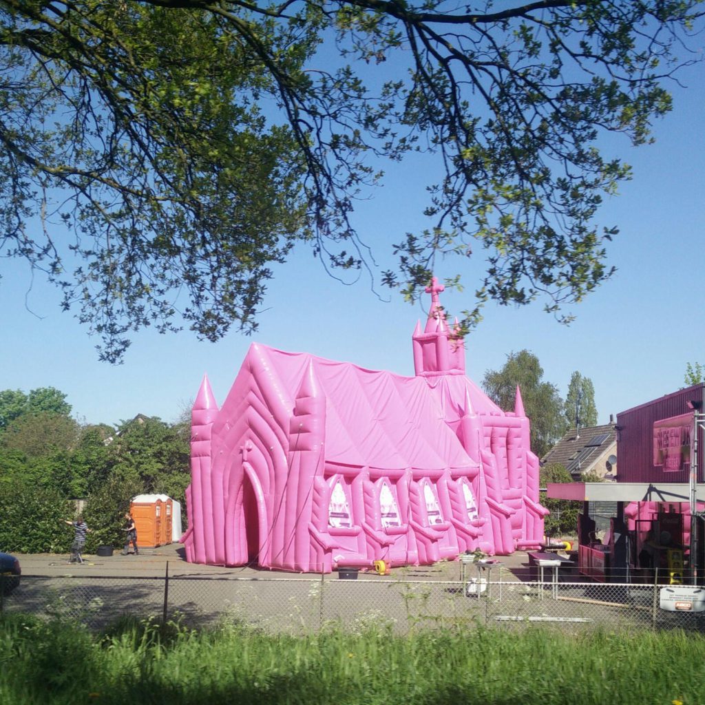 Giro 20 roze kerk in Dieren