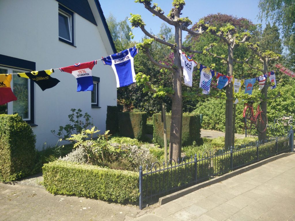 Giro 24 truien in de tuin in Lochem