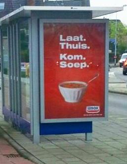 Laat.Thuis. Kom.Soep.Een punt erachter.Closeup