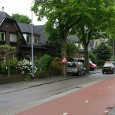 Verkeersbord, paraplu Bij dit bord lijkt het alsof iemand moeite heeft met het openen van zijn paraplu.