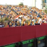 Koning Willem-Alexander en koningin Máxima groeten het publiek bij SAIL Music Marina #SAIL2015